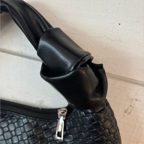Black Woven Handbag, great condition inside and out ! - Picture 6 of 8